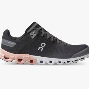 On Cloudflow running shoe size W10